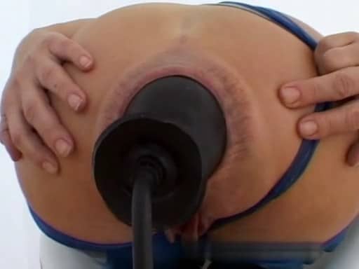 Milf Whore Wrecking Her Ass Using Inflatable Plug