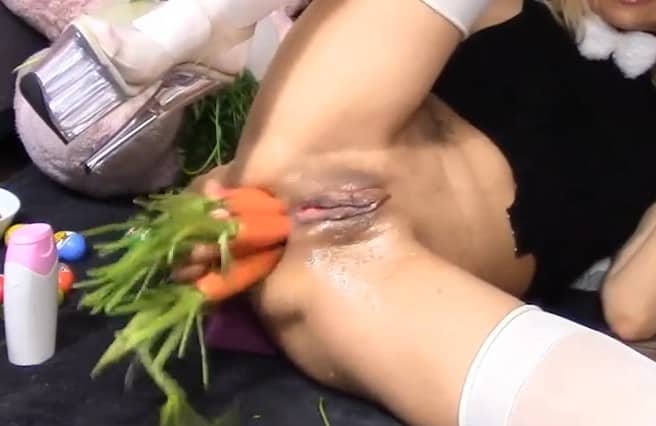 Kinky Milf Whore Wrecking Her Ass Using Multiple Carrots